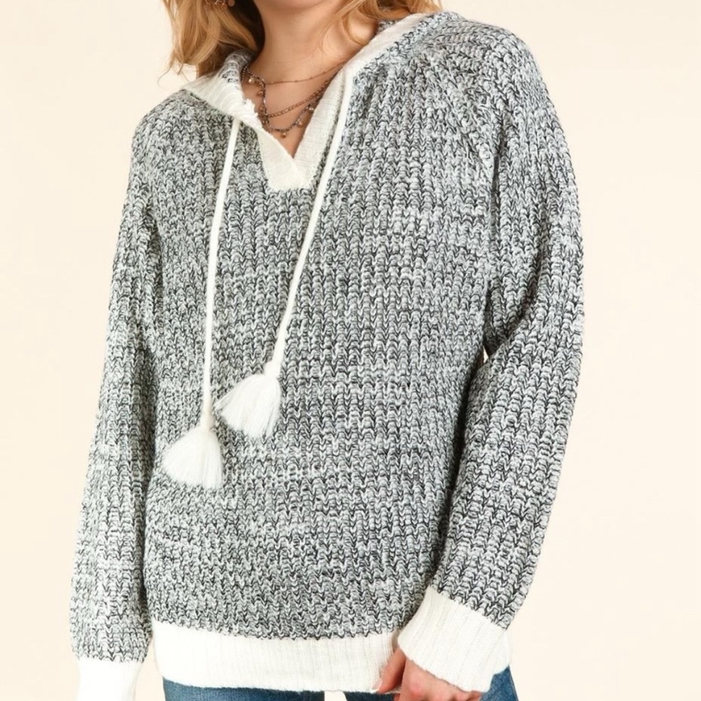 🌸NWT Charcoal & Ivory Hooded Ribbed Knit Sweater with Tassel String. Size: M